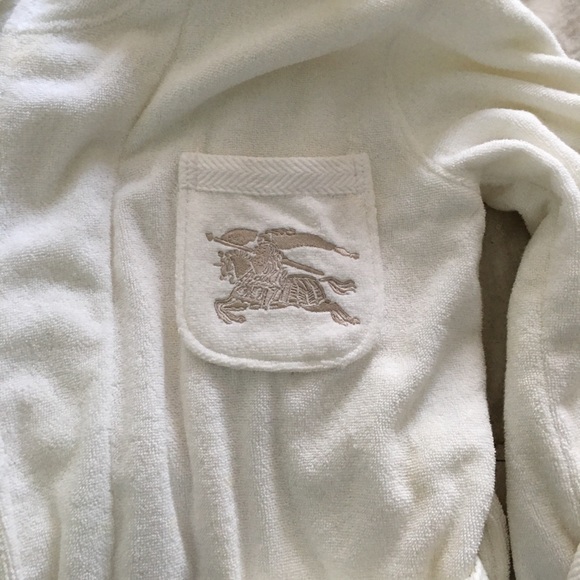 Burburry London Robe - Picture 4 of 6